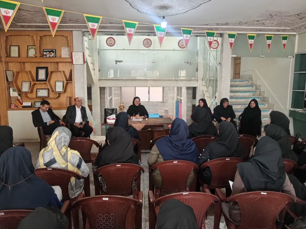 جلسه شورای معلمان و مدیران مجتمع اموزشی نگارین1405-1404